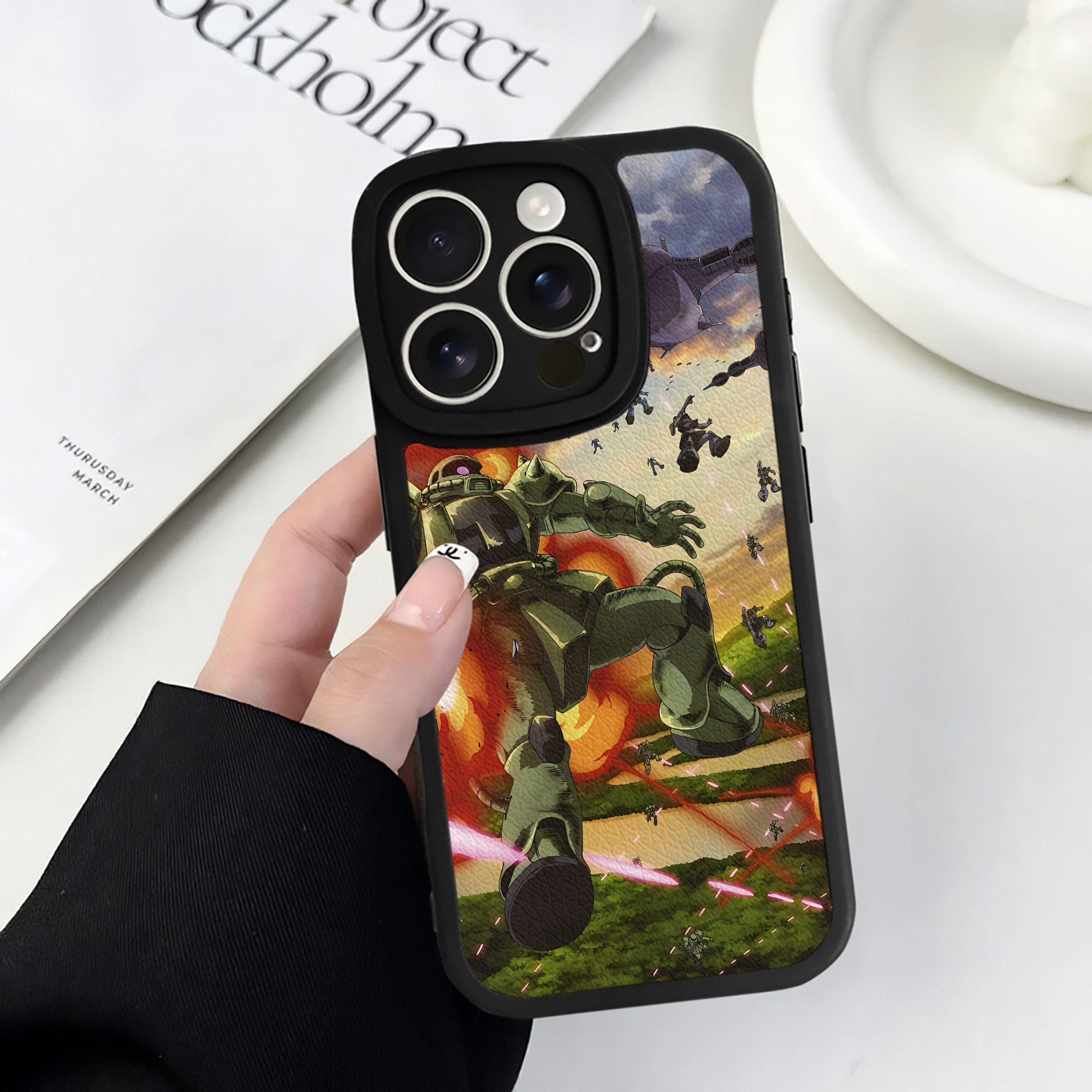 （画像用） 機動戦士ガンダム Mobile Suit Gundam 【iPhone 16シリーズ対応】シリコンスマホケース（レザー調） 材質：シリコン